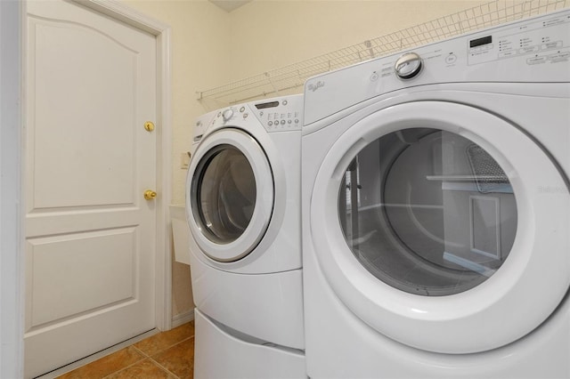 laundry room with tile patterned floors and washing machine and dryer