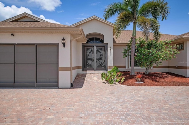 view of front facade with a garage