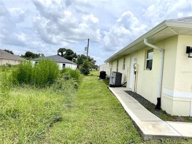 view of yard with central AC unit