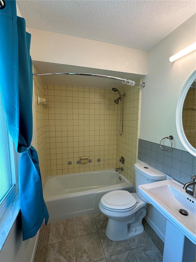 full bathroom with shower / tub combo with curtain, toilet, decorative backsplash, and a textured ceiling