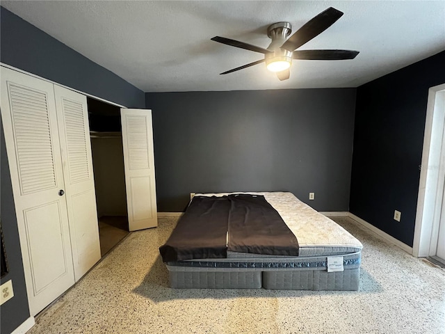 bedroom with a textured ceiling, a closet, and ceiling fan