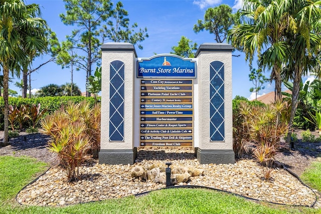 view of community / neighborhood sign