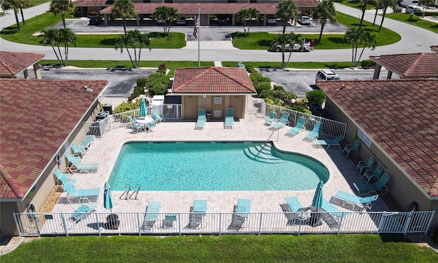 view of swimming pool