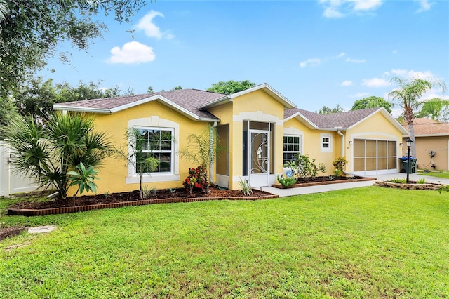 ranch-style house featuring a front yard