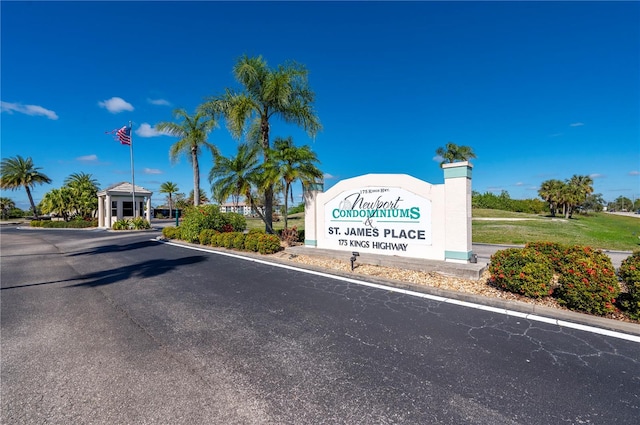 view of community / neighborhood sign