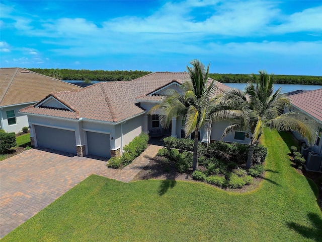 view of front of property featuring a garage and a front yard