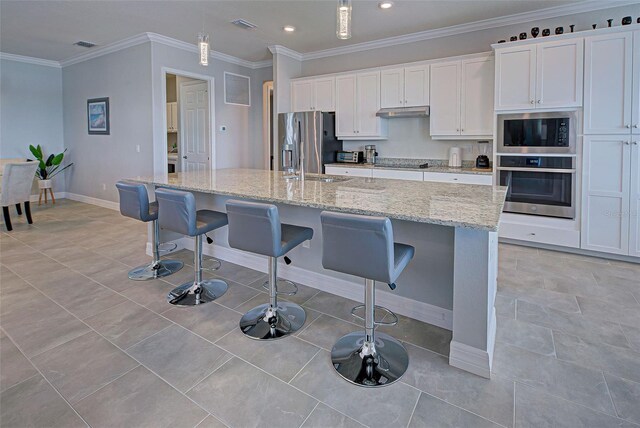 15240 Spanish Point Dr, Port Charlotte, FL 33981 - kitchen with an island with sink, white cabinets, black appliances, recessed lighting, and baseboards