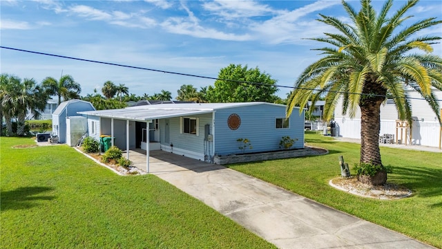 view of front of property featuring a carport and a front lawn