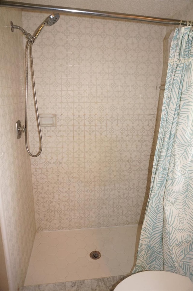 bathroom featuring curtained shower and toilet