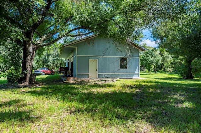 exterior space featuring a yard