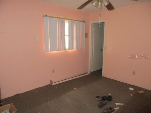 empty room with ceiling fan