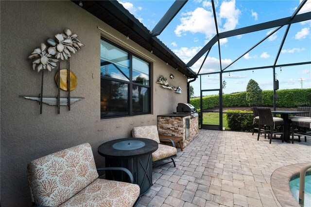 sunroom with lofted ceiling