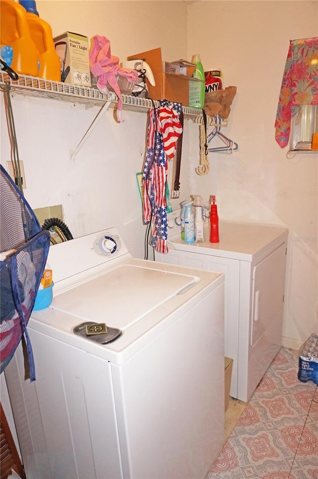 laundry room featuring independent washer and dryer and light tile patterned flooring