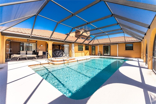 view of swimming pool featuring an outdoor hangout area, glass enclosure, and a patio area