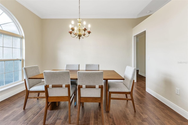 dining area featuring ornamental molding, dark hardwood / wood-style flooring, and a notable chandelier