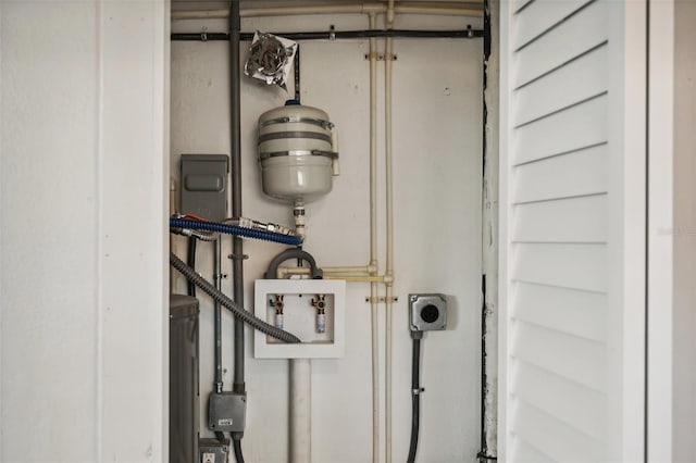 1642 Banyan Dr, Venice, FL 34293 - view of utility room