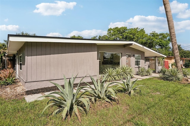 1642 Banyan Dr, Venice, FL 34293 - exterior space with a lawn