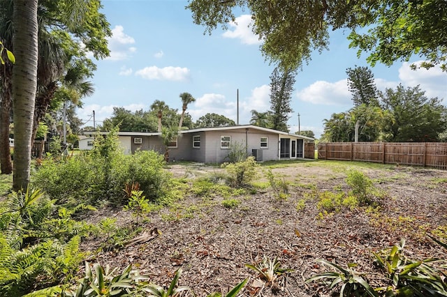 1642 Banyan Dr, Venice, FL 34293 - rear view of house featuring fence