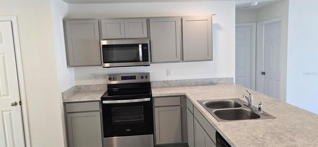 1412 Swan Ct, Poinciana, FL 34759 - photo 2