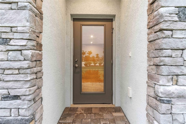 entrance to property with stucco siding