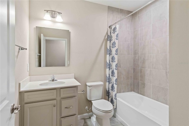 bathroom featuring baseboards, shower / tub combo with curtain, vanity, and toilet