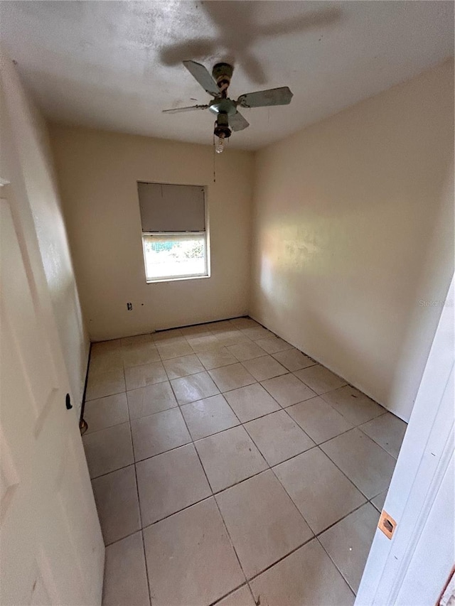 unfurnished room featuring ceiling fan and light tile patterned floors