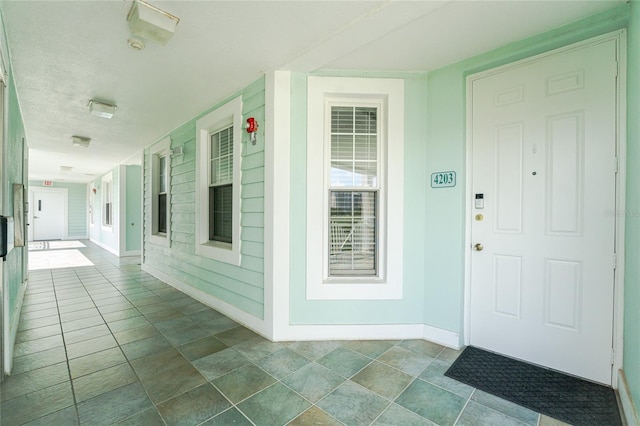 property entrance featuring a porch