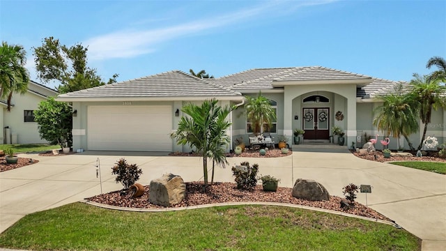 view of front facade featuring a garage