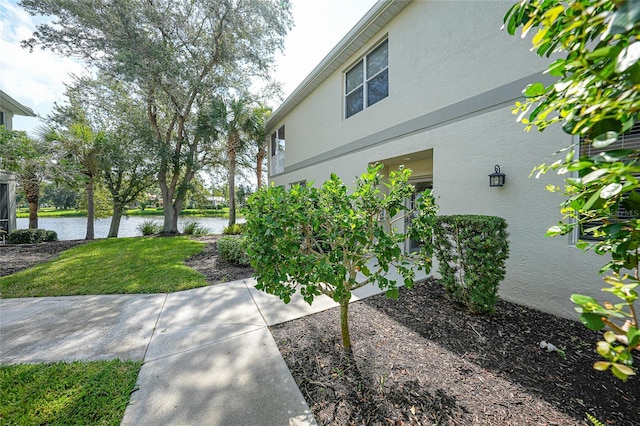 view of yard featuring a water view