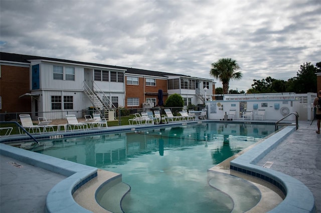 view of swimming pool