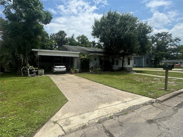 ranch-style home featuring a front lawn and a carport