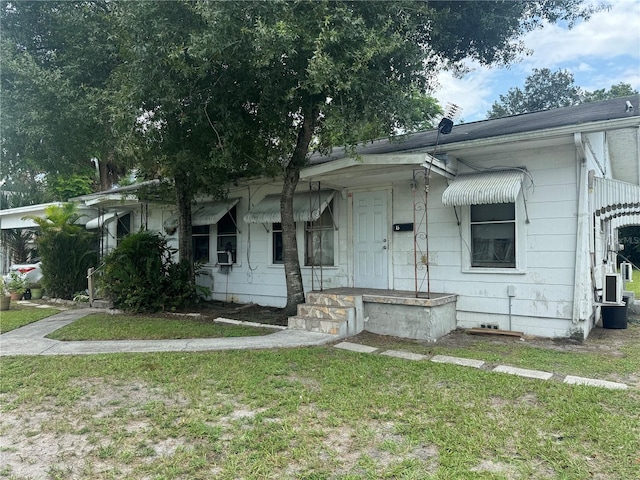 view of front of home with a front yard