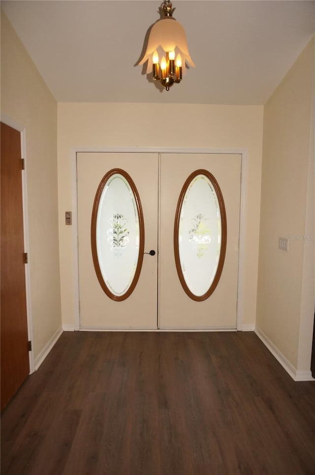 foyer featuring a notable chandelier and dark hardwood / wood-style floors