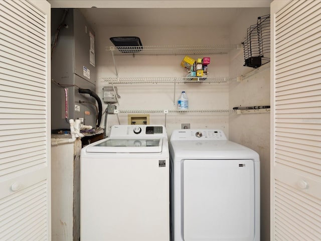 washroom with washing machine and dryer