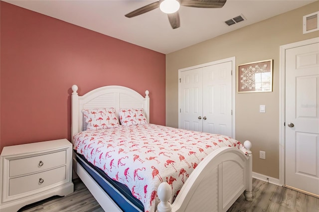 bedroom featuring light hardwood / wood-style floors, ceiling fan, and a closet