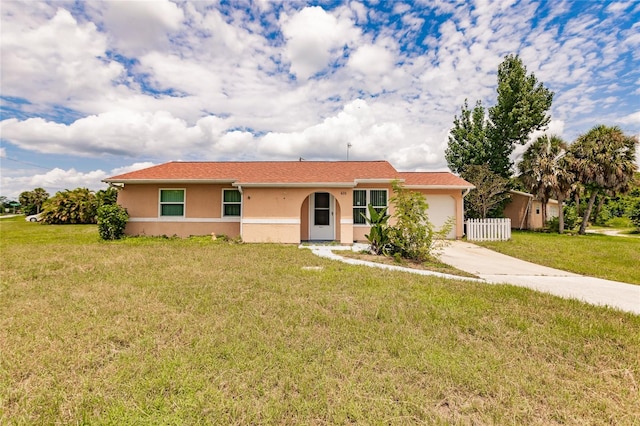 ranch-style house featuring a front yard