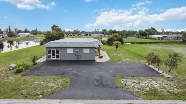 view of front of property featuring a front yard and a water view