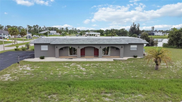 view of front of home with a front yard