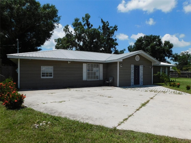 ranch-style house with a front lawn