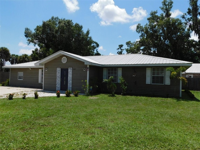 single story home featuring a front lawn