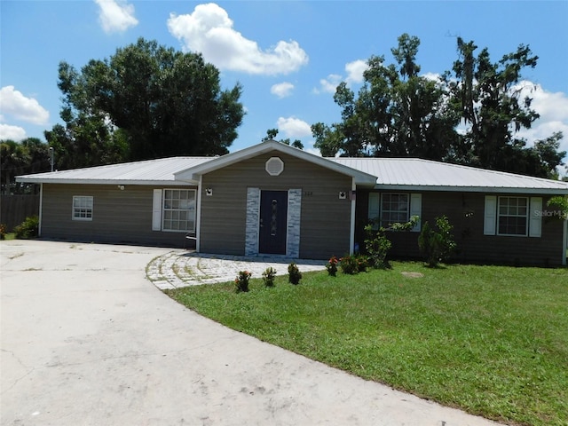 ranch-style house with a front yard