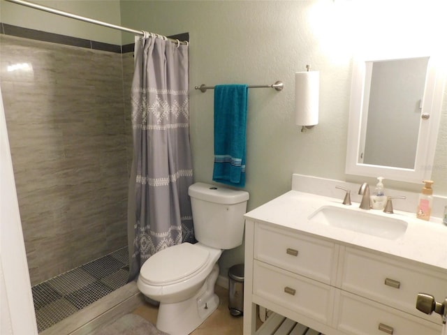 bathroom with toilet, curtained shower, and vanity