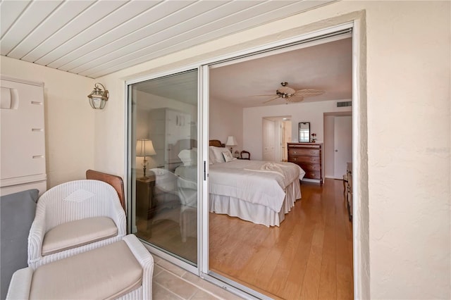 bedroom with ceiling fan, light hardwood / wood-style floors, and a closet