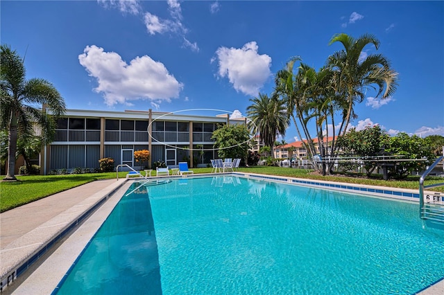 view of swimming pool