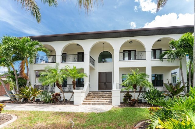 view of front of house with stucco siding