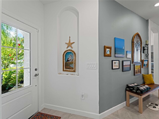 foyer entrance featuring baseboards