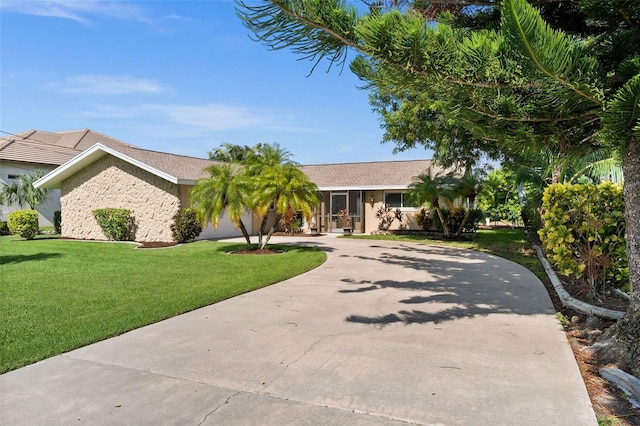 single story home with a front lawn