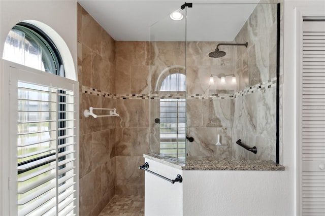 bathroom featuring tiled shower