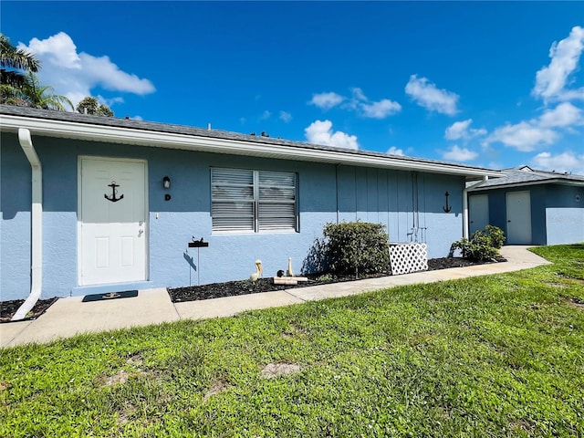 ranch-style home with a front lawn