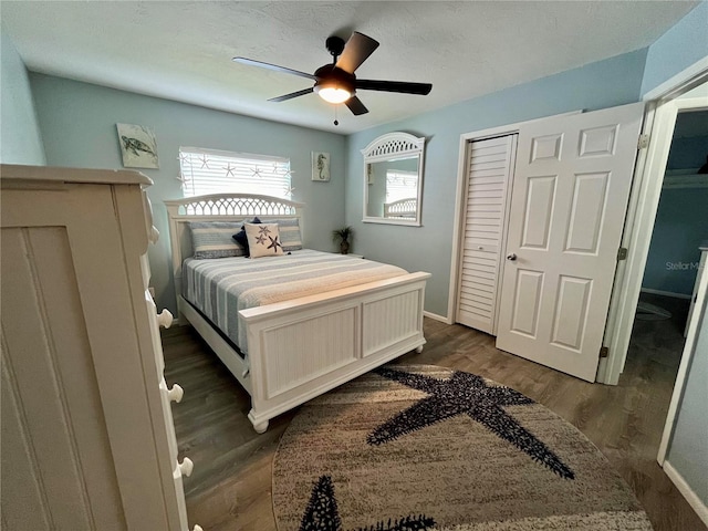 bedroom with ceiling fan, dark hardwood / wood-style floors, and a closet